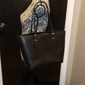 Classic Black gold tone accent bag - 302